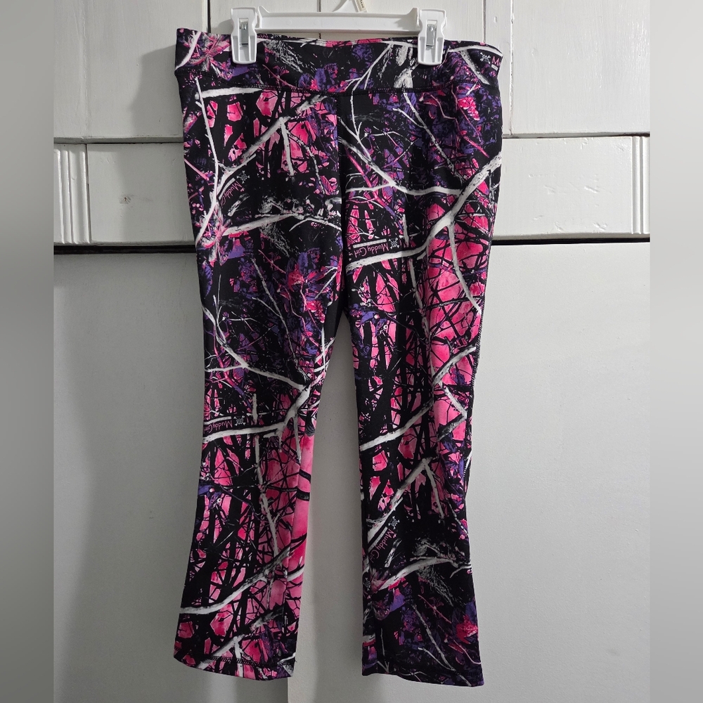 Muddy Girl Pink Camo Capri Leggings Large